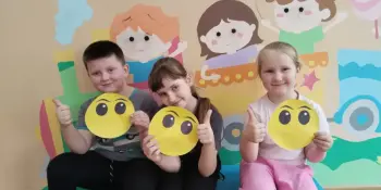 Урок физической культуры и здоровья "Упражнения с волейбольными мячами. Подбрасывание и ловля мяча двумя руками" в 1 классе