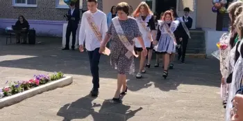 Торжественная линейка, посвящённая празднику Последнего звонка