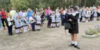 торжественная линейка "Школьный звонок собирает друзей"
